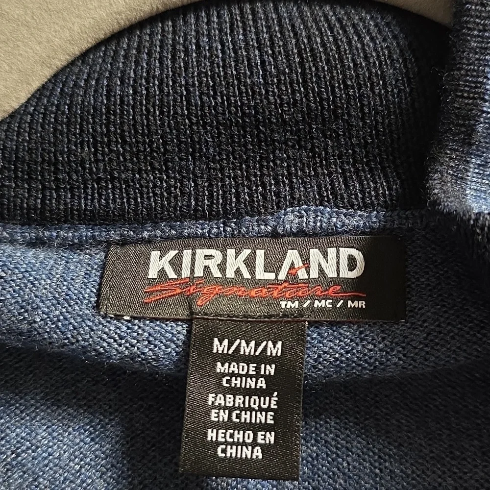 Kirkland Signature Blue Zip Up Mens Merino Wool Sweater. Size Medium. NWT.